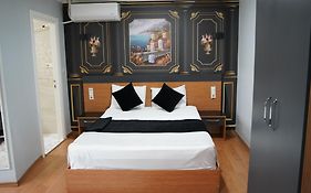 Heraldic Room Hotel
